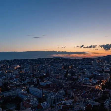 Skypark Retreat With Balcony Daire *