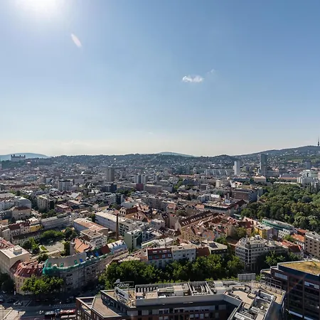 Skypark Retreat With Balcony Daire Bratislava