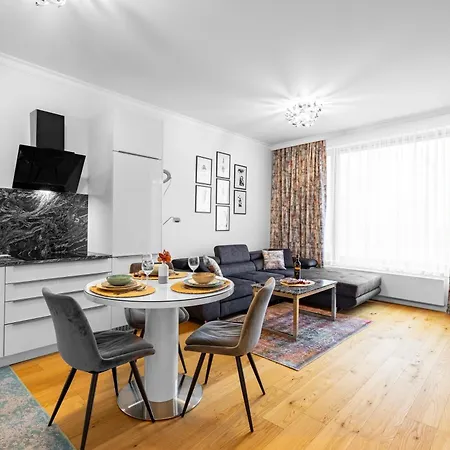 Skypark Retreat With Balcony 布拉迪斯拉发