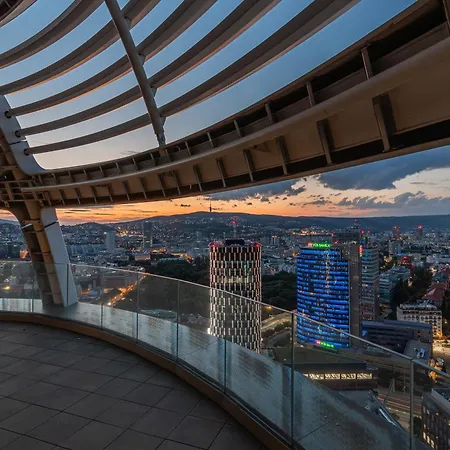 Skypark Retreat With Balcony * 布拉迪斯拉发