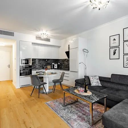 Daire Skypark Retreat With Balcony Bratislava