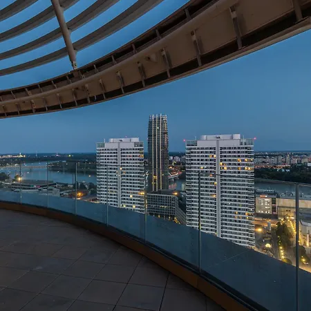 Skypark Retreat With Balcony *