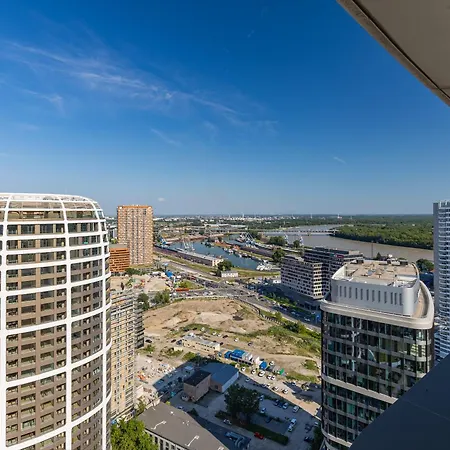 Skypark Retreat With Balcony * براتسيلافا