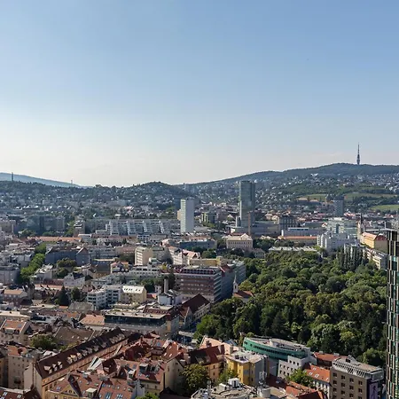 Skypark Retreat With Balcony Daire *