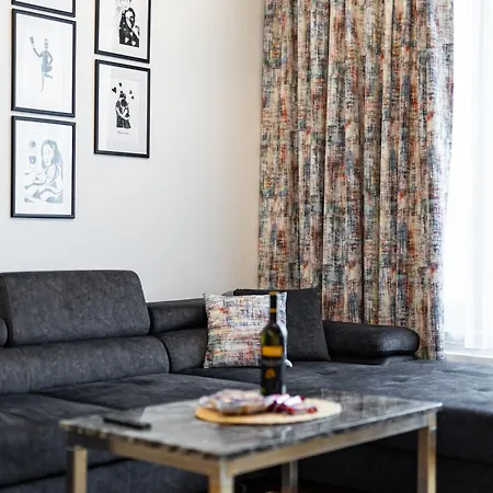 Skypark Retreat With Balcony *