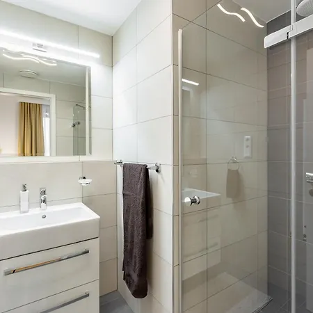 Skypark Retreat With Balcony براتسيلافا