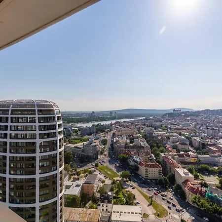 شقة Skypark Retreat With Balcony