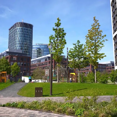 Skypark Retreat With Balcony براتسيلافا