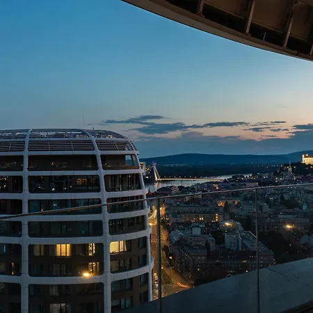 Apartment Skypark Retreat With Balcony