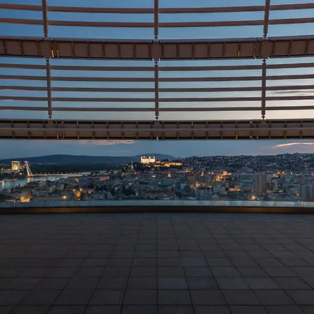 Apartment Skypark Retreat With Balcony Bratislava