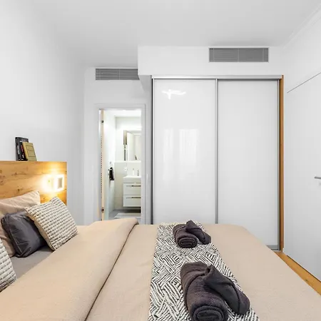 Skypark Retreat With Balcony Apartament