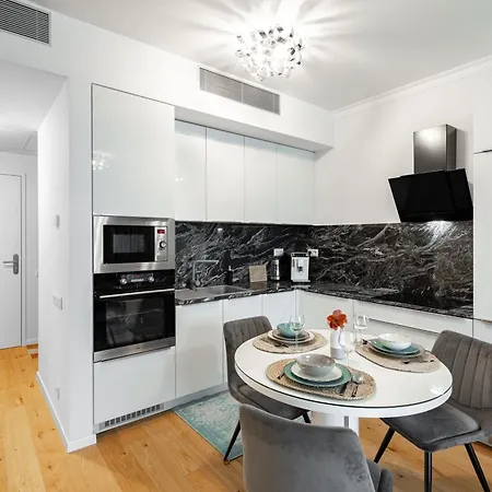 Apartment Skypark Retreat With Balcony *